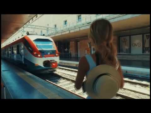 Видео: Девушка по городу шагает босиком - В. Бутусов, Клип под песню