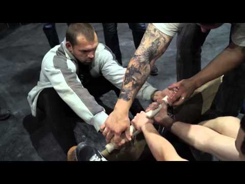 Видео: Мастер класс по мас-рестлингу от Максима Руденко