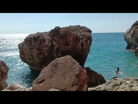 Видео: Дикий пляж 1 в Бельдиби. Кемер. Май 2024.