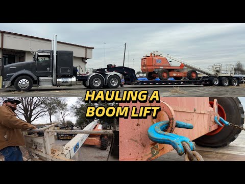 Видео: как ЗАГРУЗИТЬ и ЗАКРЕПИТЬ телескопическую стрелу подъемника на низкорамном прицепе / LOUD Kenwort...