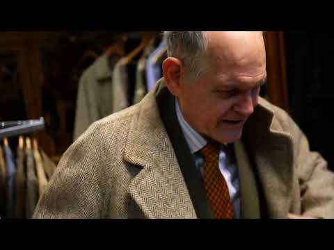 Видео: Дэвид Саксби рассказывает об охотничьем пальто в портных Savile Row