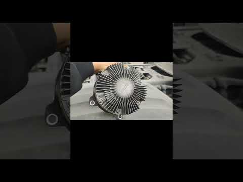 Видео: DAF 106 E6 530HP Замена помпы водяной насос ✅