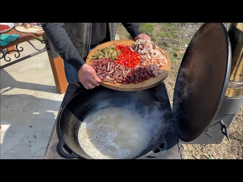 Видео: Как очень вкусно приготовить сборную солянку в казане на костре