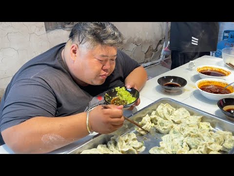 Видео: Великолепный урожай лука-порея, Брат Обезьяна приглашает всех полакомиться пельменями!