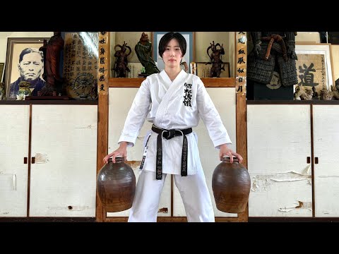 Видео: Никогда не роняй эту банку! Метод тренировки, передаваемый в каратэ Окинавы