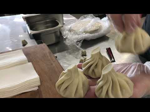 Видео: Как делают хинкали в московском кафе