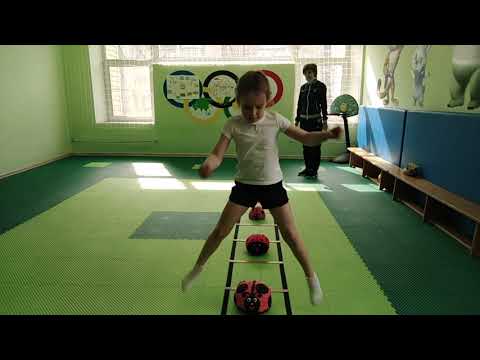 Видео: Упражнения на координационной лестнице