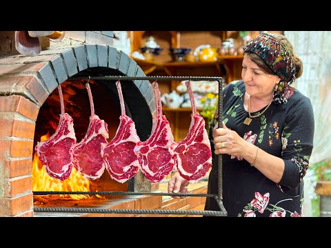 Видео: Бабушкин Стейк Томагавк с Медом, Приготовленный на Дровах - Вкус, Который Вы Никогда Не Забудете!