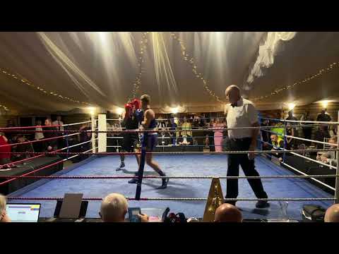 Видео: БОЙ 6 — Ужин-шоу в боксерском клубе Doghouse