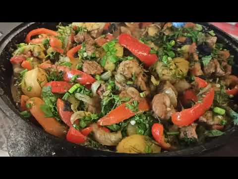 Видео: Неимоверно вкусная картошка с мясом и овощами по грузински - ОДЖАХУРИ #БАТЯНАКУХНЕ #готовимвкусно