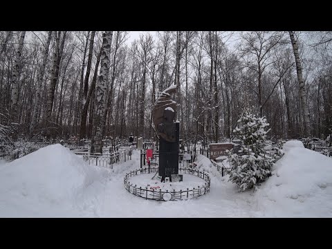 Видео: МОГИЛА ВИКТОРА ЦОЯ И ЕГО РОДНЫХ НА БОГОСЛОВСКОМ КЛАДБИЩЕ В ГОРОДЕ САНКТ-ПЕТЕРБУРГЕ!!!