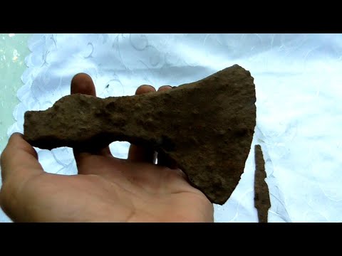 Видео: КОПЬЯ ,ТОПОР ЧЕКАН!В древнючем лесу древнючие находки!