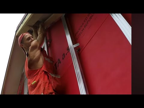 Видео: КАК СДЕЛАТЬ РОВНУЮ ОБРЕШЁТКУ НА СВЕСЫ КАРНИЗОВ КРОВЛИ