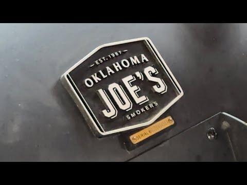 Видео: Смокер Oklahoma Joe’s. Готовим огромную курицу и Трискет.