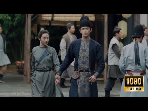 Видео: Принц наконец-то сделал то, что всегда хотел сделать, и взял принцессу за руку на улице!