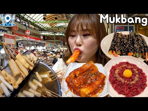 Видео: Mukbang | Рынок Кван-Чан в Сеуле! Сырая говядина, ттеобокки, рыбный пирог, блины, кимбап и т. Д. 
