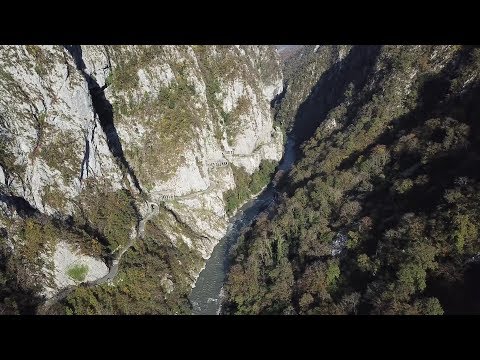 Видео: Смертельно опасная, ужасно прекрасная, заброшенная дорога Сочи-Красная Поляна.