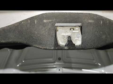 Видео: замена замка багажника Hyundai Solaris 2010-2014 и KIA Rio