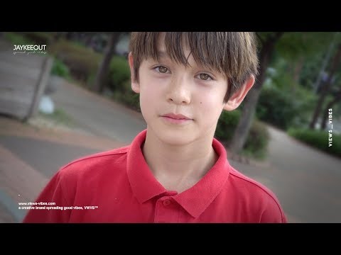 Видео: потерявшийся иностранный ребенок просит помощи в Корее |  социальный эксперимент
