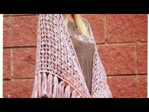 Видео: Как связать женскую треугольную шаль крючком с простыми деталями и самобытным результатом.