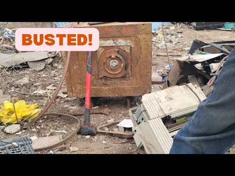 Видео: Мы взламываем сейфы на заброшенной свалке! (И находим кое-что ценное)