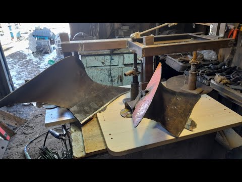 Видео: Плуг двухкорпусный для мотоблока (выставил корпуса)