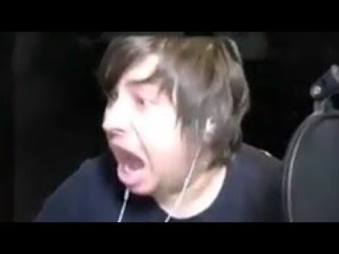 Видео: Нарезка смешных моментов CHUDO8585: СМЕРТЕЛЬНОЕ ТРИО В ДЕЛЕ!!ПОПЫТКА ВЗЯТЬ КОРОНУ В PUBG MOBILE