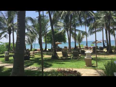 Видео: Cape Panwa Hotel Phuket Thailand. Обзор пляжной территории отеля Cape Panwa / Beach front overview