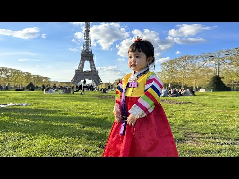 Видео: [SUB] Реакция людей на RUDA в корейском ханбоке перед Эйфелевой башней! 🇫🇷