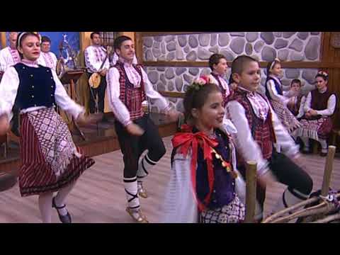 Видео: Танцова формация при ДФФ "Добруджанче" - "Джиновско"