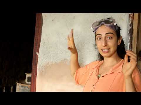 Видео: Известковая штукатурка на саманных стенах — дышащие глинобитные стены, которые простоят сотни лет