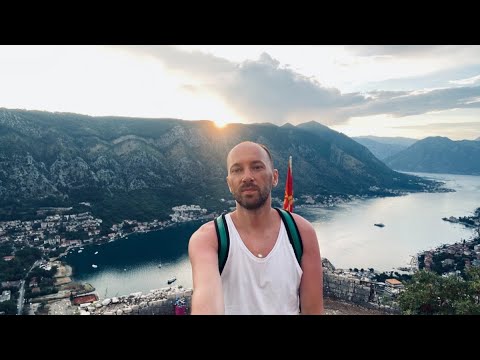 Видео: Черногория Улочки Котора Поднимаюсь на стену
