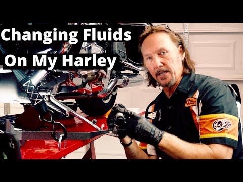 Видео: Замена жидкостей на моем Harley Davidson Road Glide