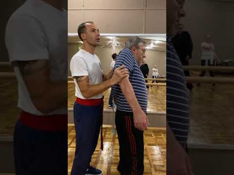 Видео: Как расслабить плечевой пояс