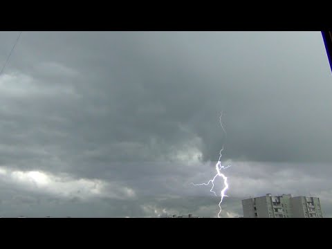 Видео: МЕГАМОЩНАЯ ГРОЗА В МОСКВЕ В СВАО 8 ИЮНЯ 2021/ Megathunderstorm in the Moscow.