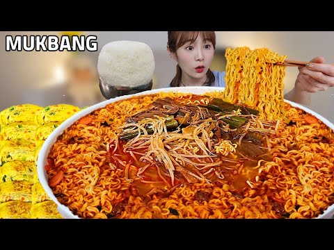 Видео: Мокбанг с мукбангом, кимчи, кимчи, кимбугак, большой