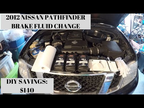 Видео: Замена тормозной жидкости Nissan Pathfinder 2012 года