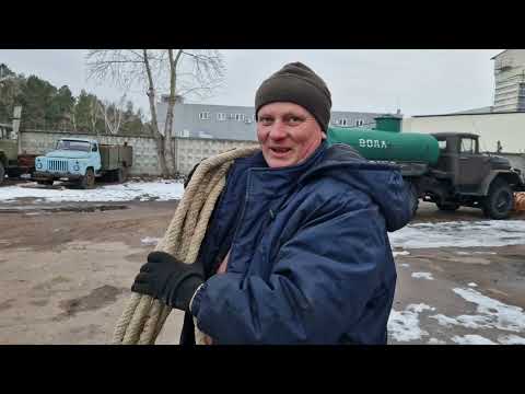 Видео: ЗИЛ 131 спасает джип из ледяного плена