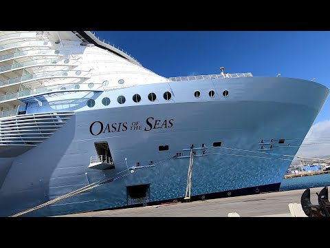 Видео: Самый большой круизный лайнер в мире Oasis of the Seas. Самый полный обзор корабля.