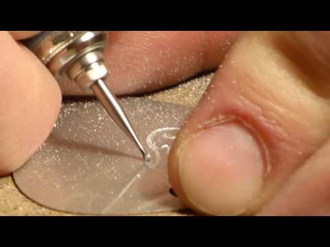 Видео: Ручная гравировка по нержавейке