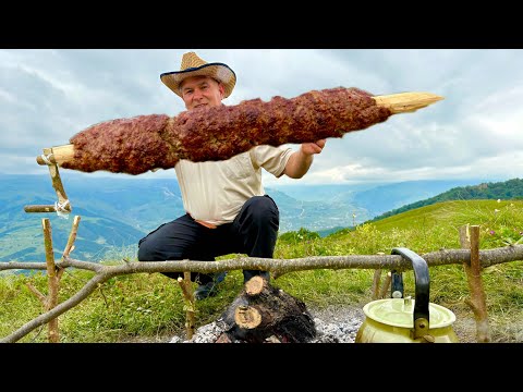 Видео: Гигантский люля-кебаб в горах | Epic Lyulya Kebab in the Heart of Nature