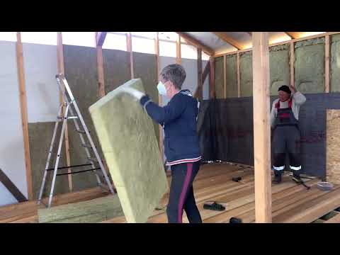 Видео: Как построить конюшню самому.