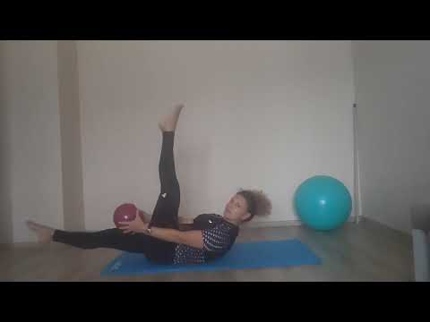 Видео: Пилатес с малка топка