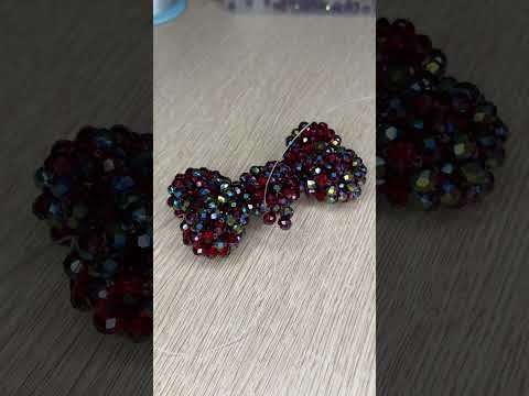 Видео: Бантик из бусин часть 2. Игрушка из бусин , брелок из бусин.#ручнаяработа#мастеркласс