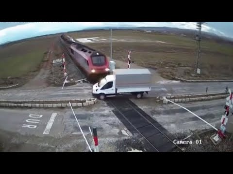 Видео: Посмотри, что Бывает! Случаи на Дороге 1 на Миллиард Снятые на Камеру