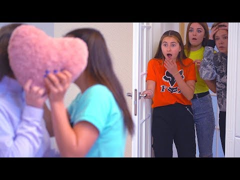 Видео: Даша ПОЦЕЛОВАЛАСЬ С ПОДРУГОЙ!?? Друзья В ШОКЕ!