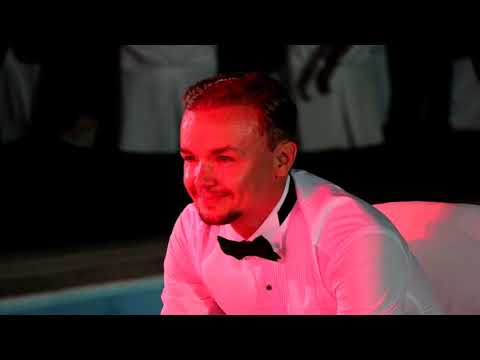 Видео: Greek wife sings to her russian husband "только мой" Гречанка невеста поёт русскому жениху