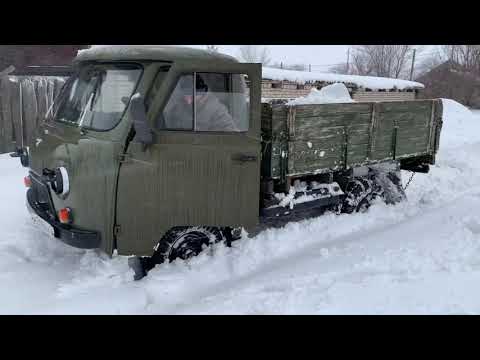 Видео: УАЗ 3303 буксует в снегу