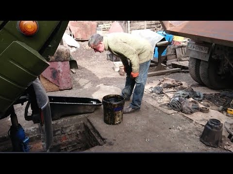 Видео: Вот это находка в поддоне Камаз! Снимаем заднюю плиту, топливный и разборка балки!