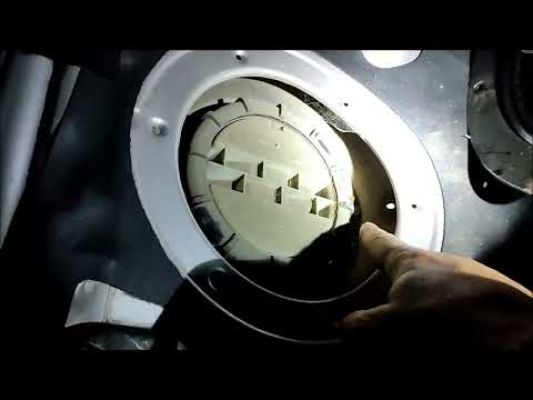 Видео: добираємось до перекачуючого насоса мерседес w209